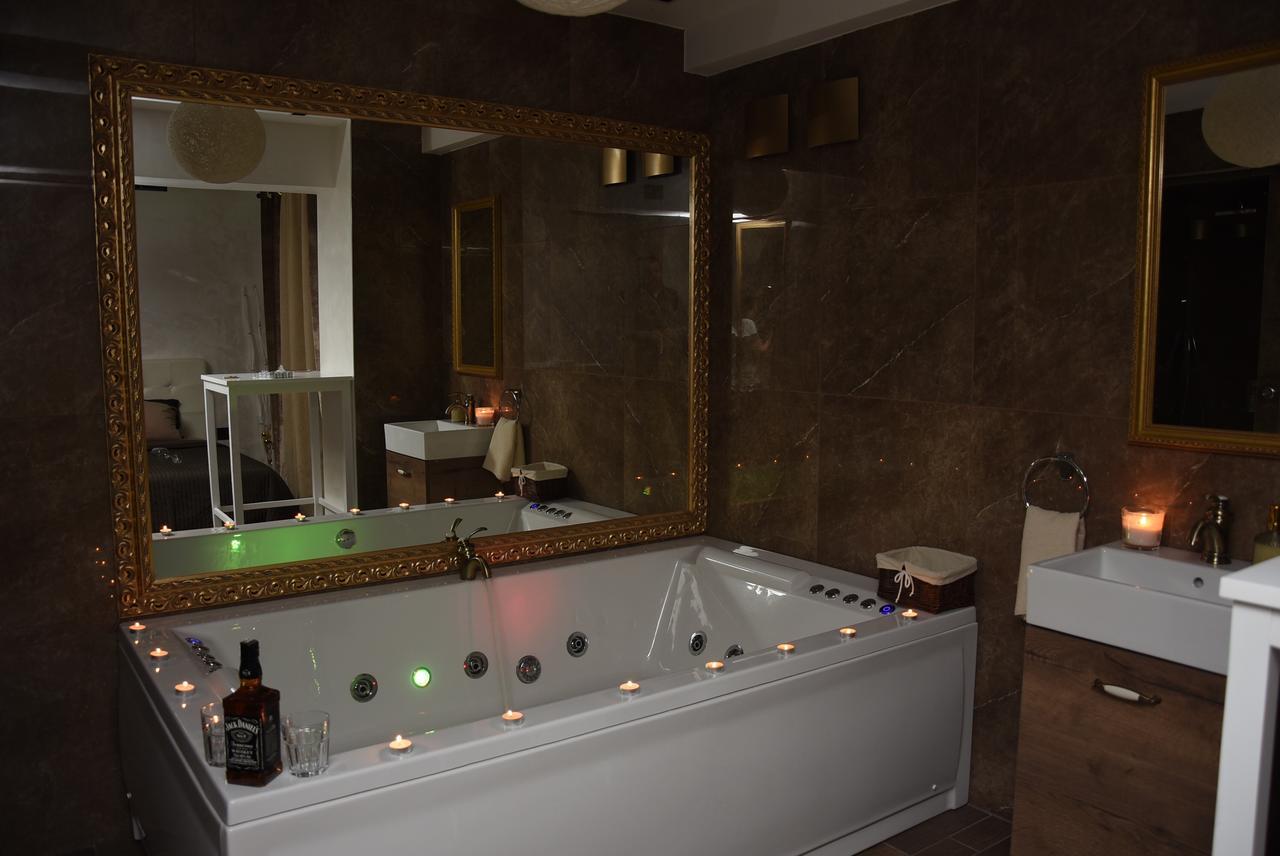 Central Business Apartments Jacuzzi Beograd Ruang foto
